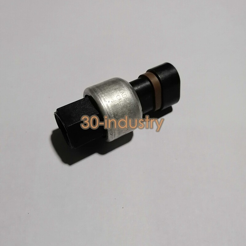 1PCS New For Automobile air conditioning pressure switch sensor GM52482805