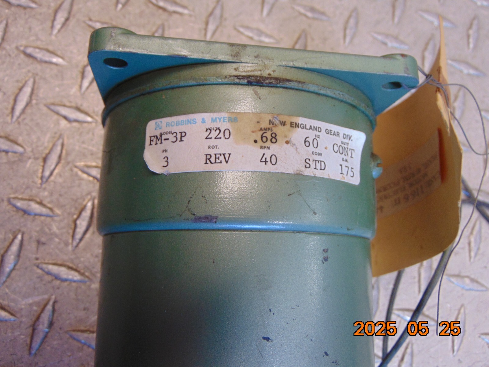 ROBBINS & MYERS FM-3P ELECTRIC MOTOR 3-PHASE 220V .68A 40RPM