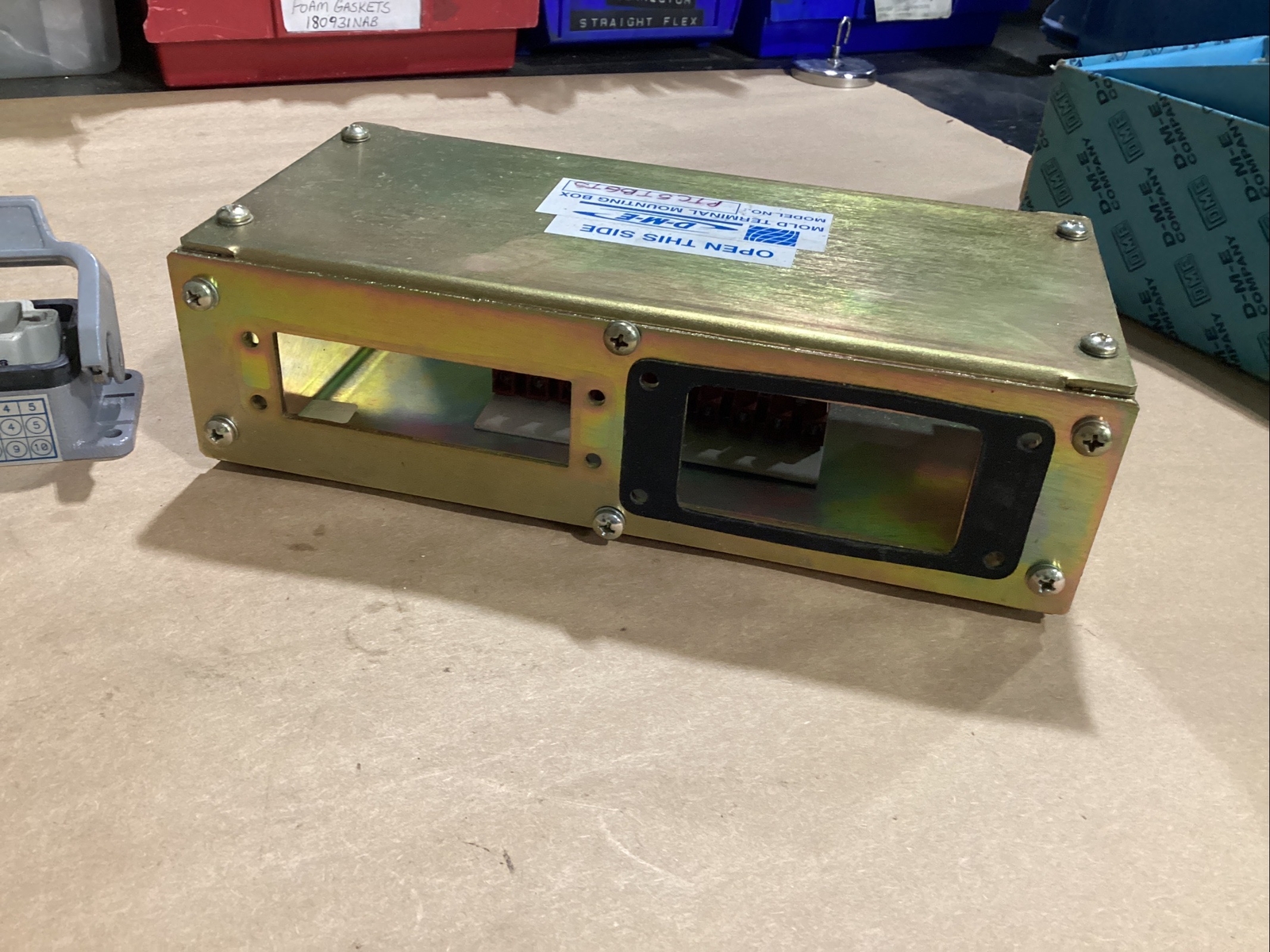 D-M-E MOLD TERMINAL MOUNTING BOX #669I131
