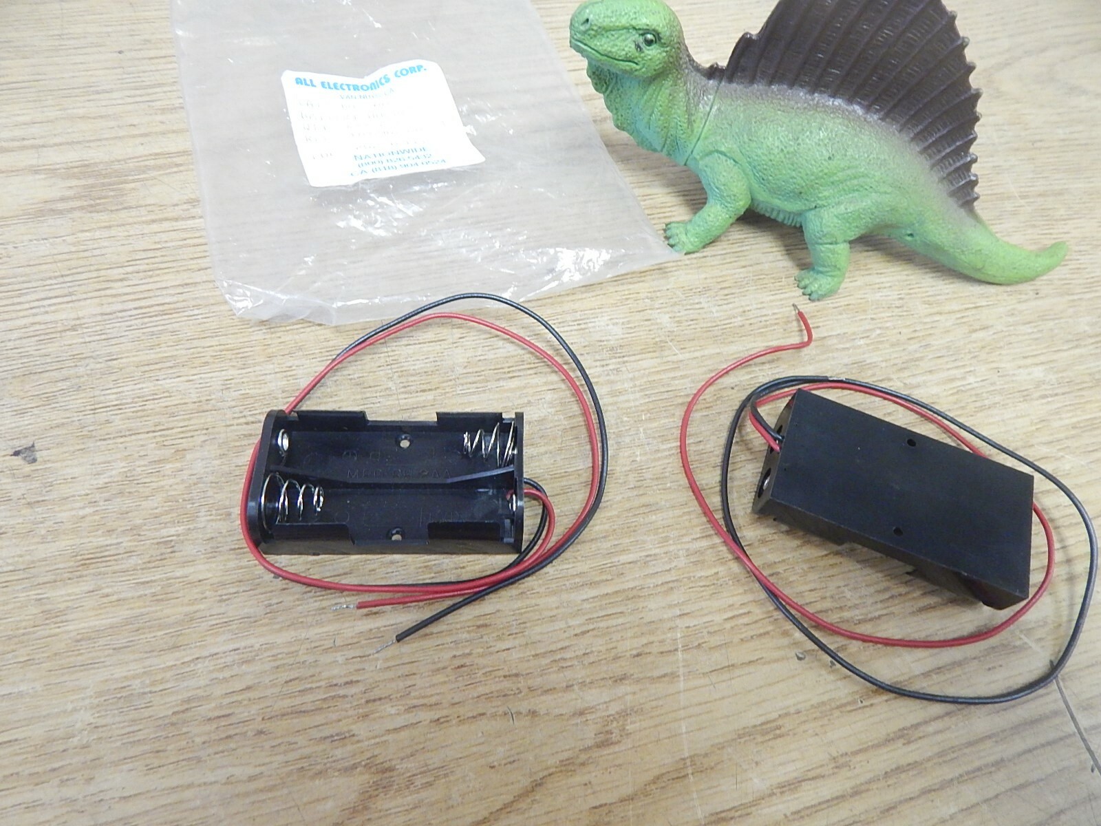 NEW All Electronics Corp BH-2A169206 PS2-H/FLR Battery Holder Lot of 2