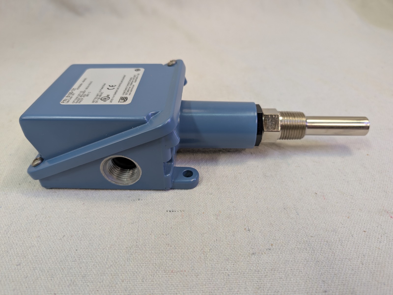 UE United Electric B100-121 Temperature Switch 200 DEG F TO 425 DEG Adjustable