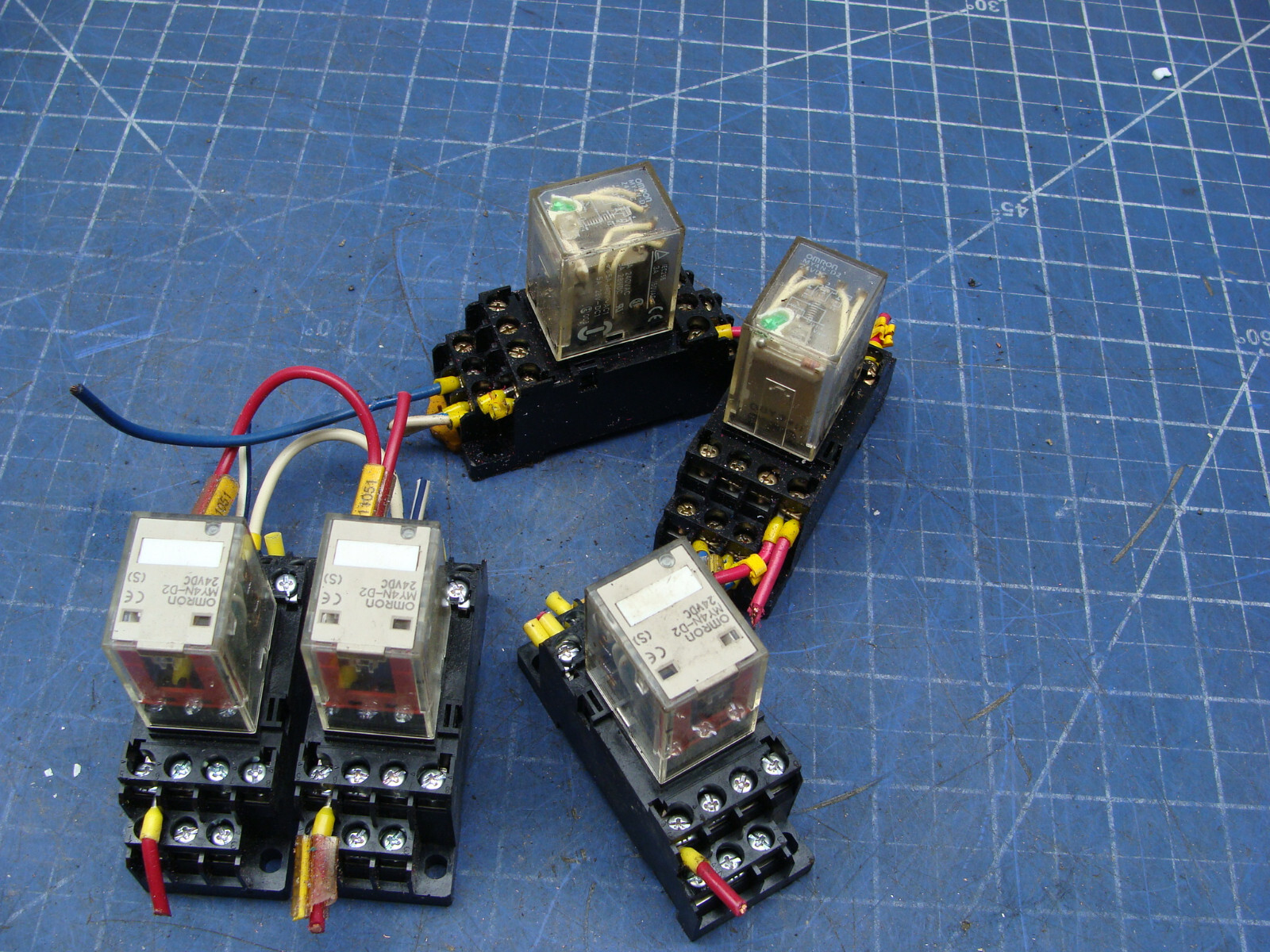 LOT OF 5 OMRON RELAYS MY4N-D2 24VDC 5A 250VAC W/BASE 2166C