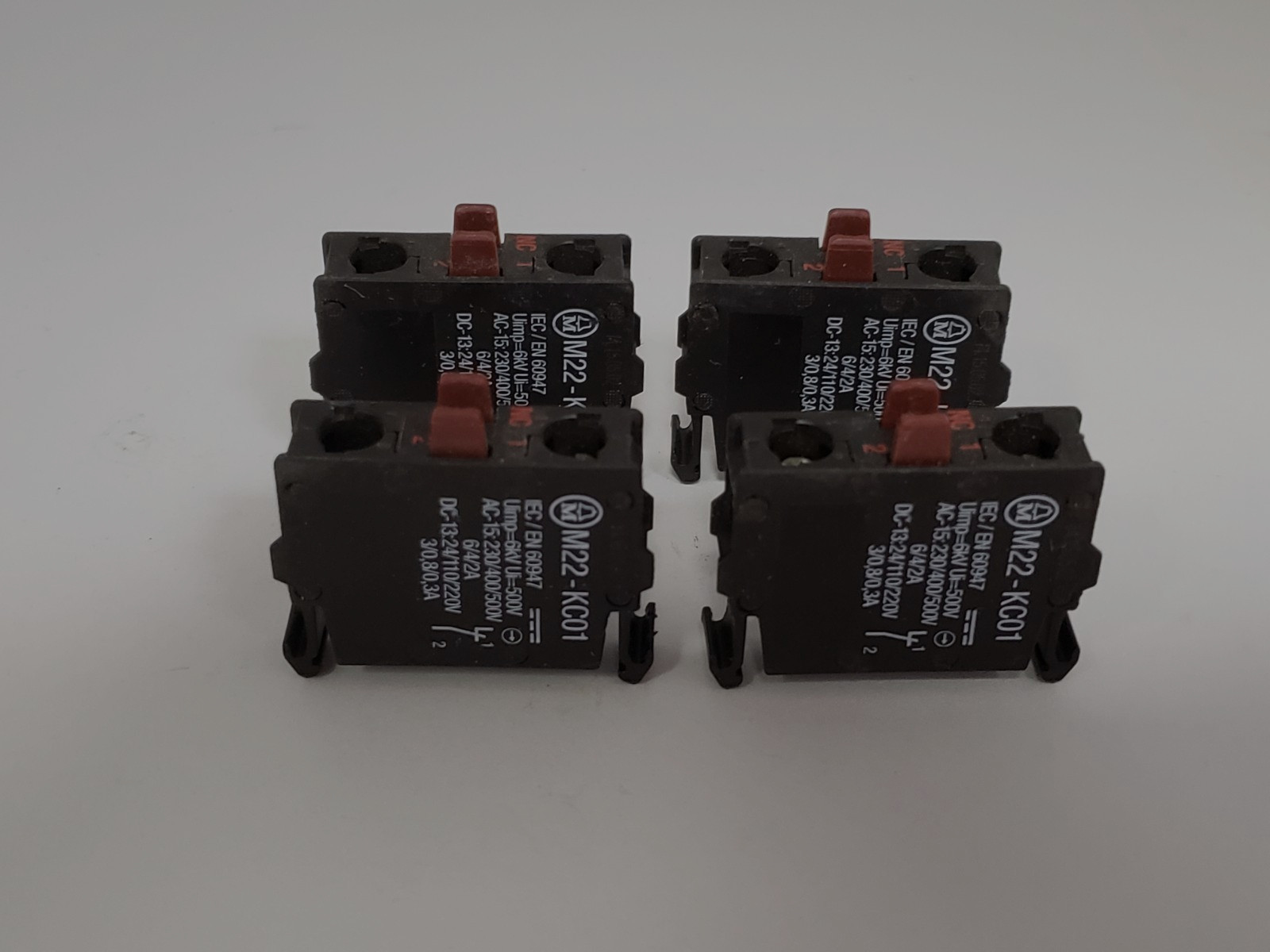 EATON M22-KC01 CONTACT BLOCK 230-500V 24-200V DC 1NC (LOT OF 4) NNB