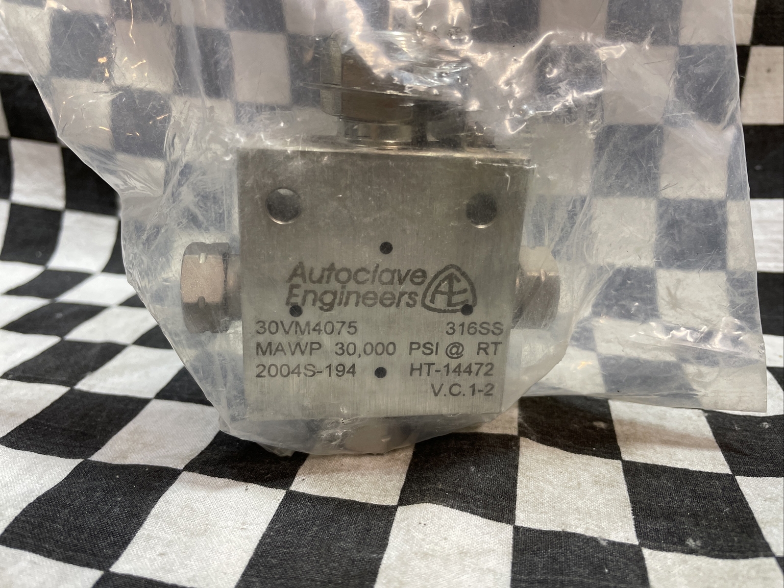 Autoclave engineers 3-Way, 30VM4075, HT-14472, 2004S-194, SHIPSAMEDAY#1217E9