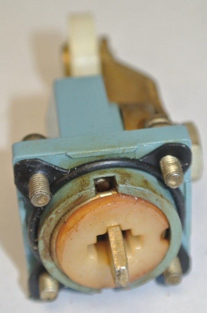 TELEMECANIQUE XCK-D15 LIMIT SWITCH HEAD – NEW SURPLUS