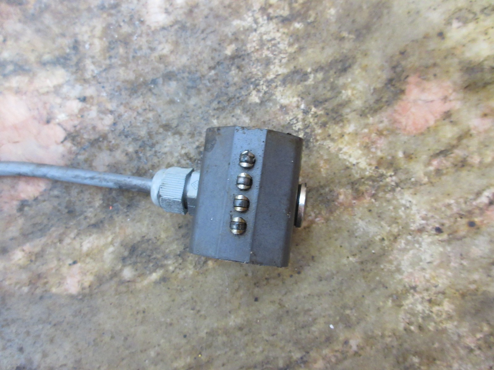 HERMLE UWF 1202S CNC MILL EUCHNER SN 04 R08-552 LIMIT SWITCH EUCHNER SN04R08-552