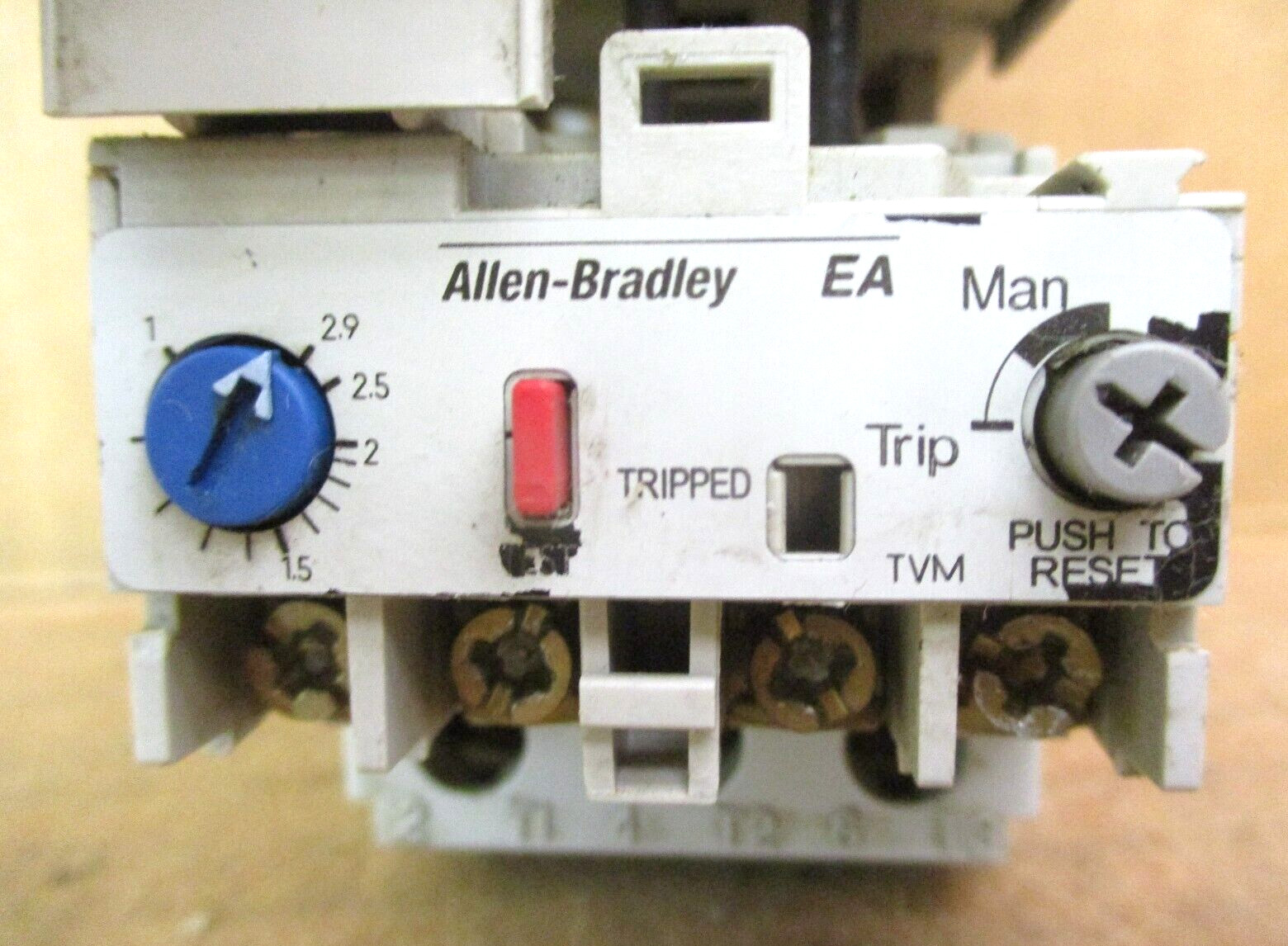 Allen-Bradley 100-C09*10 Contactor 193-EA1DB 50081HM
