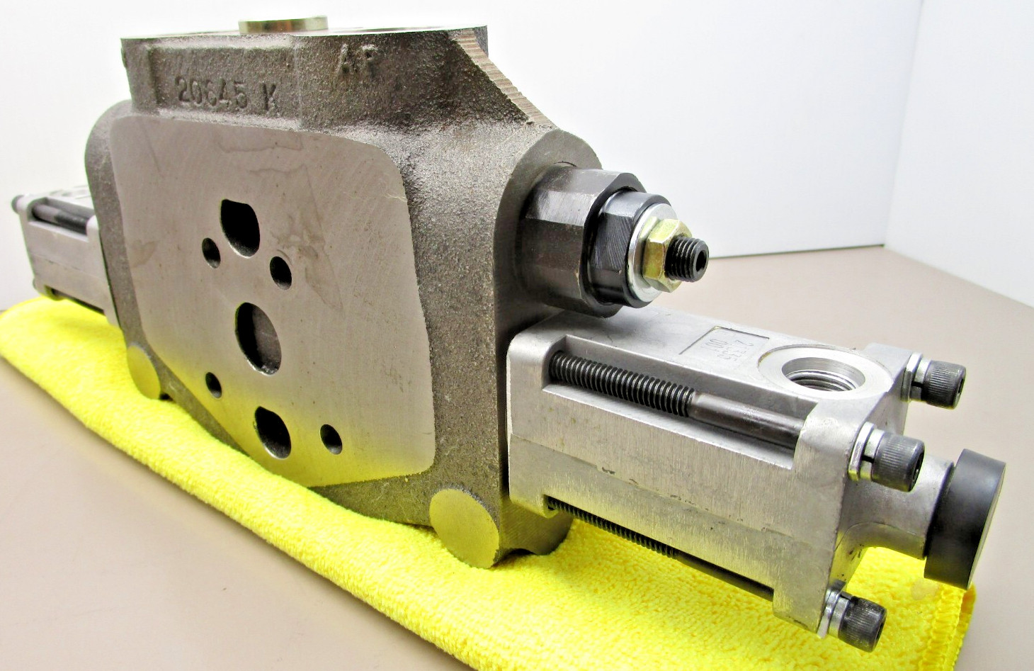 Gresen Hydraulics 20645K Directional Control Valve Section Pneumatic Operators
