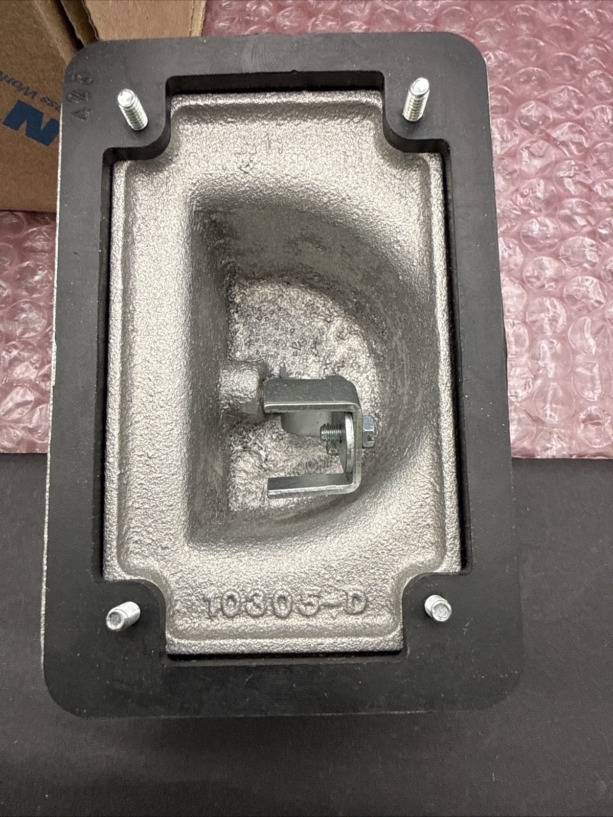 Eaton DS181 Snap Switch Cover Die-Cast Aluminum Raintight – Pack of 2 NEW