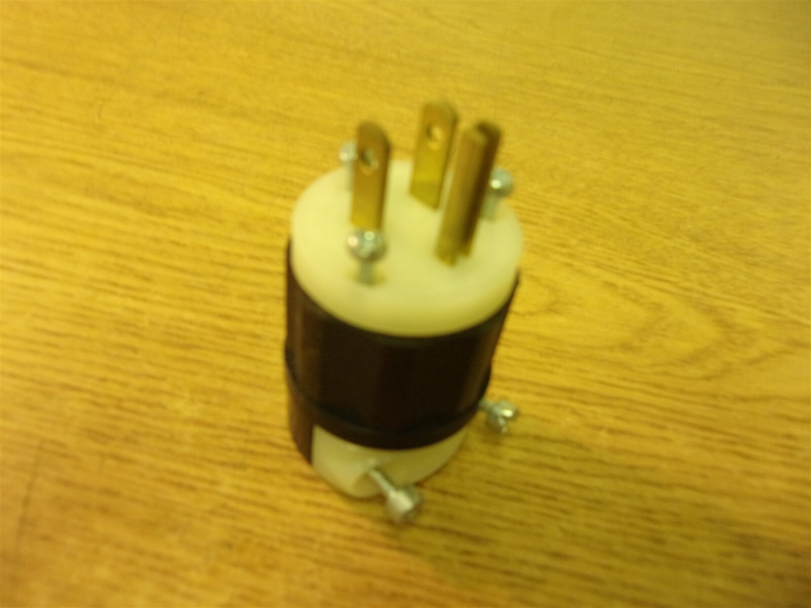 NEW Leviton 15A-125V GRDG 5266-C 5-15P*FREE SHIPPING*