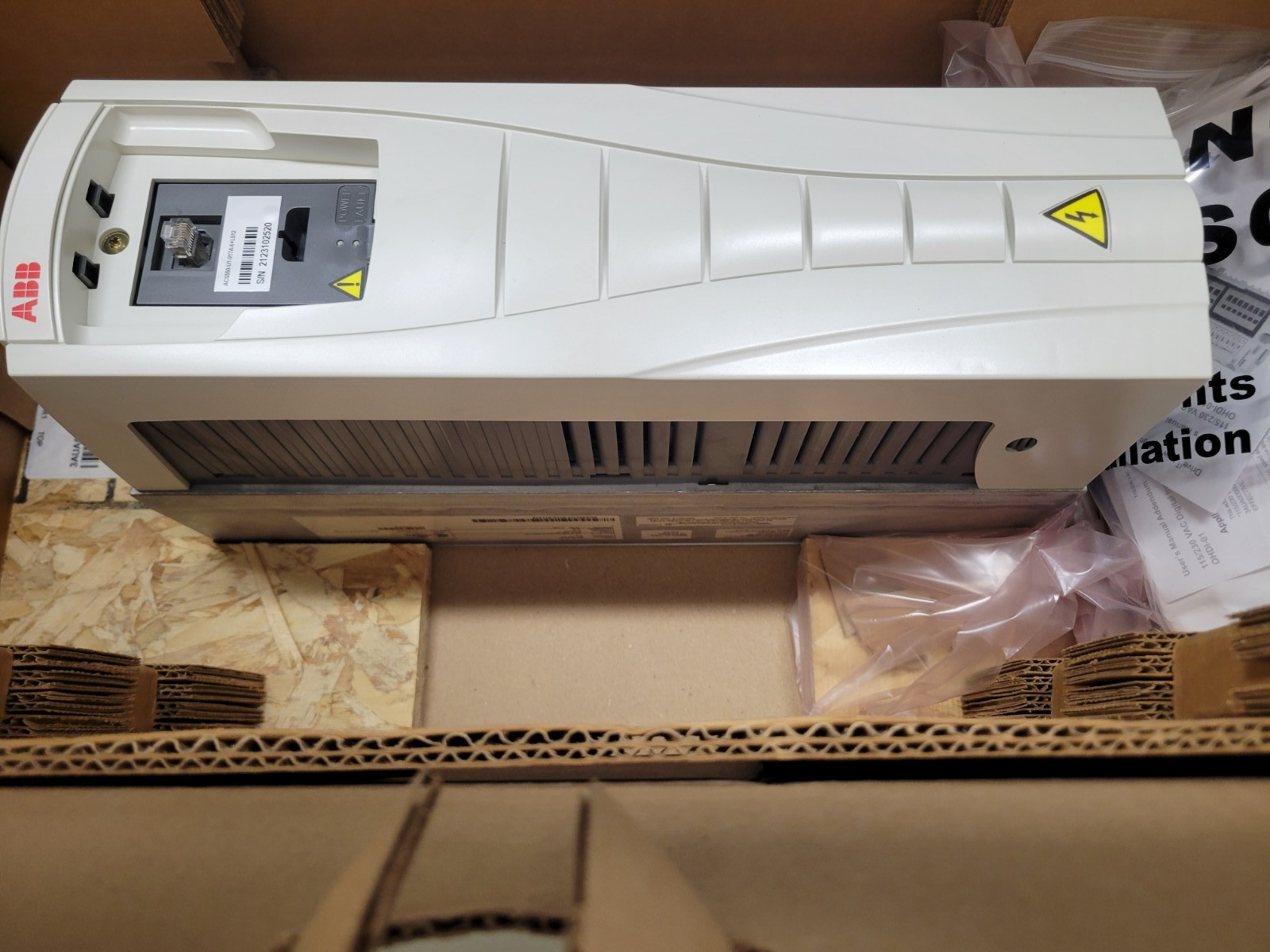 NEW OLD STOCK! ABB 15HP 11KW 500-600V 17A AC DRIVE ACS550-U1-017A-6+L512