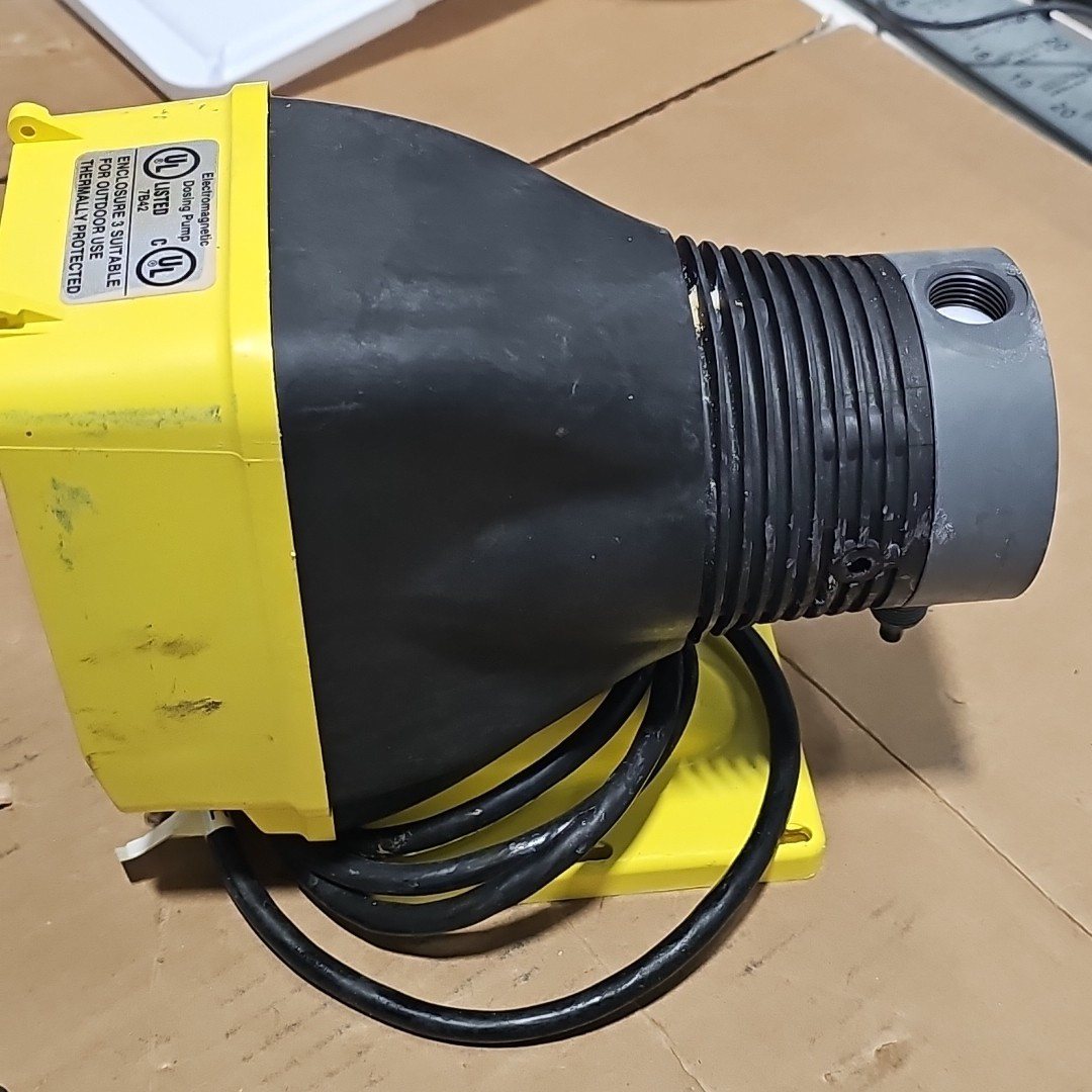 LMI AA161-62S 120VAC 1.4A 50 PSI 2GPH AA Chemical Metering Pump USED