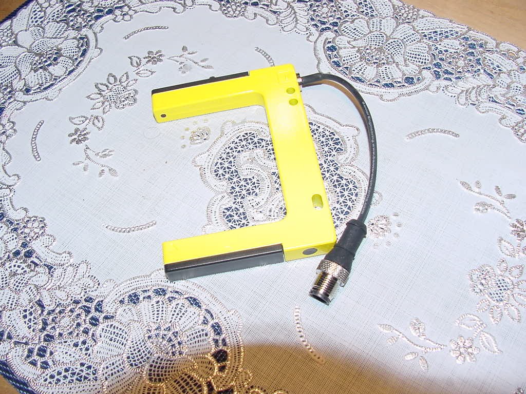 Banner SLM80B6QPMA, 75032, Metal Fixed-Distance Slot Sensor, 10–30 VDC, NEW