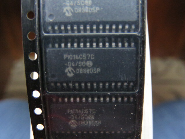 MICROCHIP TECHNOLOGY PIC16C57CT04SO Qty of 25 per Lot 8-BIT, OTPROM, 4MHz, RISC
