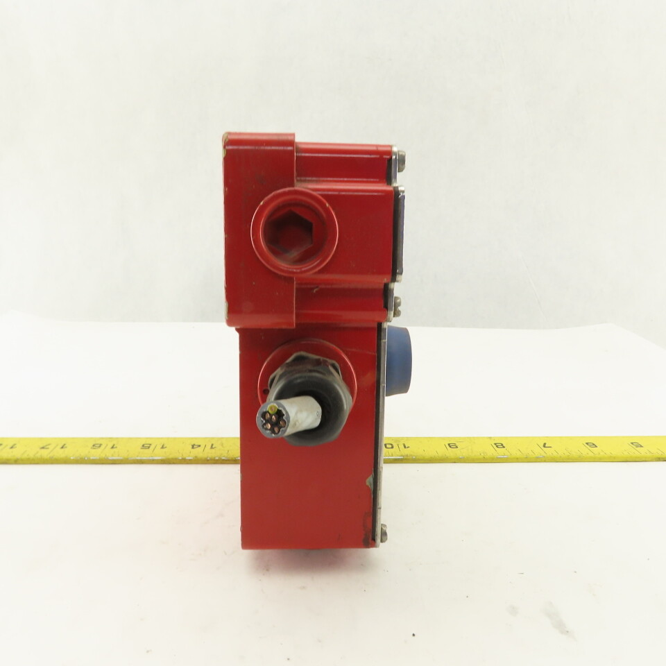 Telemecanique XY2 CE1A290H7 Cable Pull Emergency Stop Button 240V 3A
