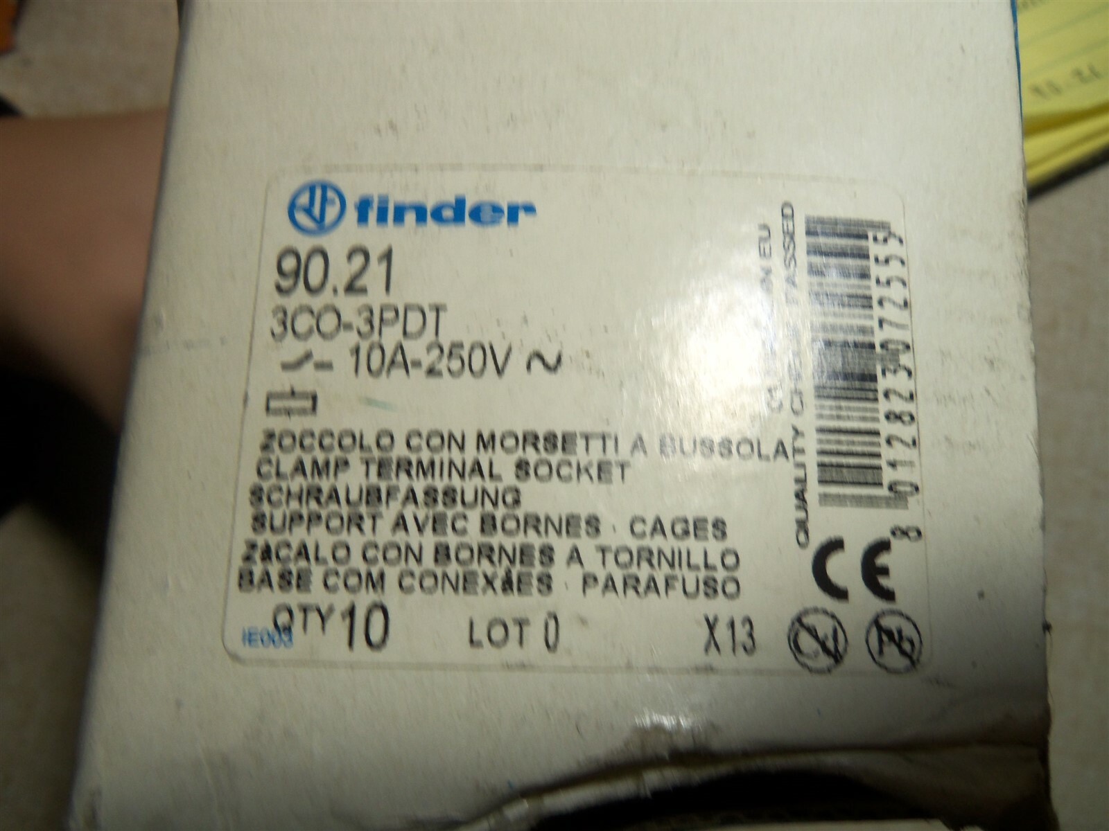 NEW Finder 90-21 Clamp Terminal Sockets 3CO-3PTD, Box of 100 *FREE SHIPPING*