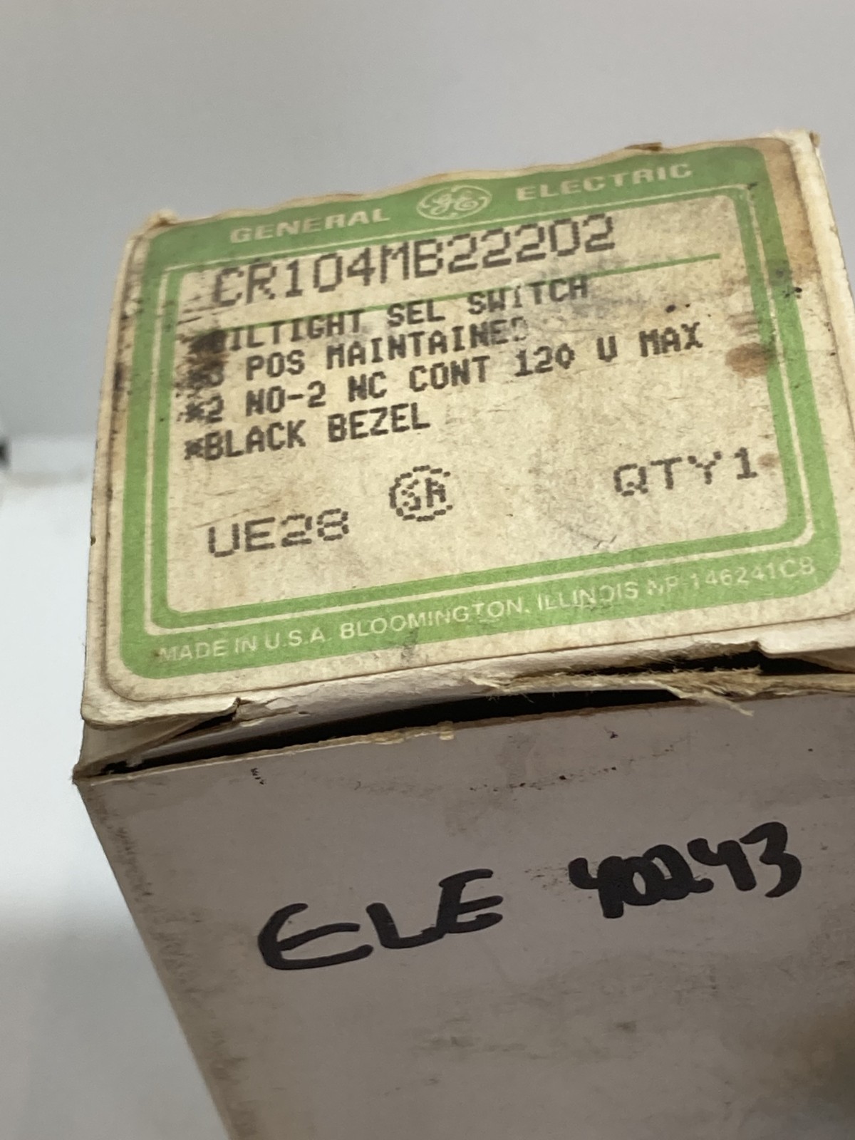GE CR104MB22202 SELECTOR SWITCH 3 POS MAIN R 2NO/2NC 120V NIB