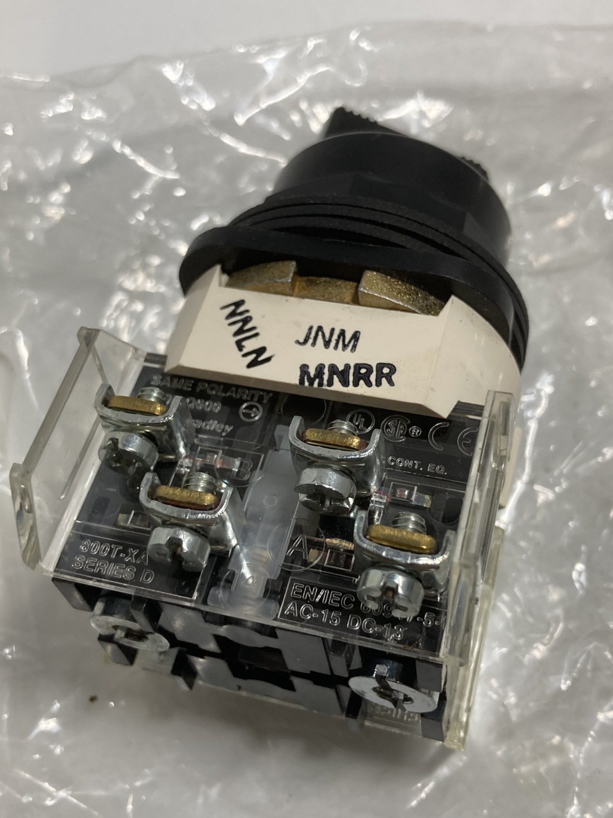 ALLEN BRADLEY 800H-NR2KK4B SELECTOR SWITCH 4 POS MAIN 2NO/2NC SERIES F NNB
