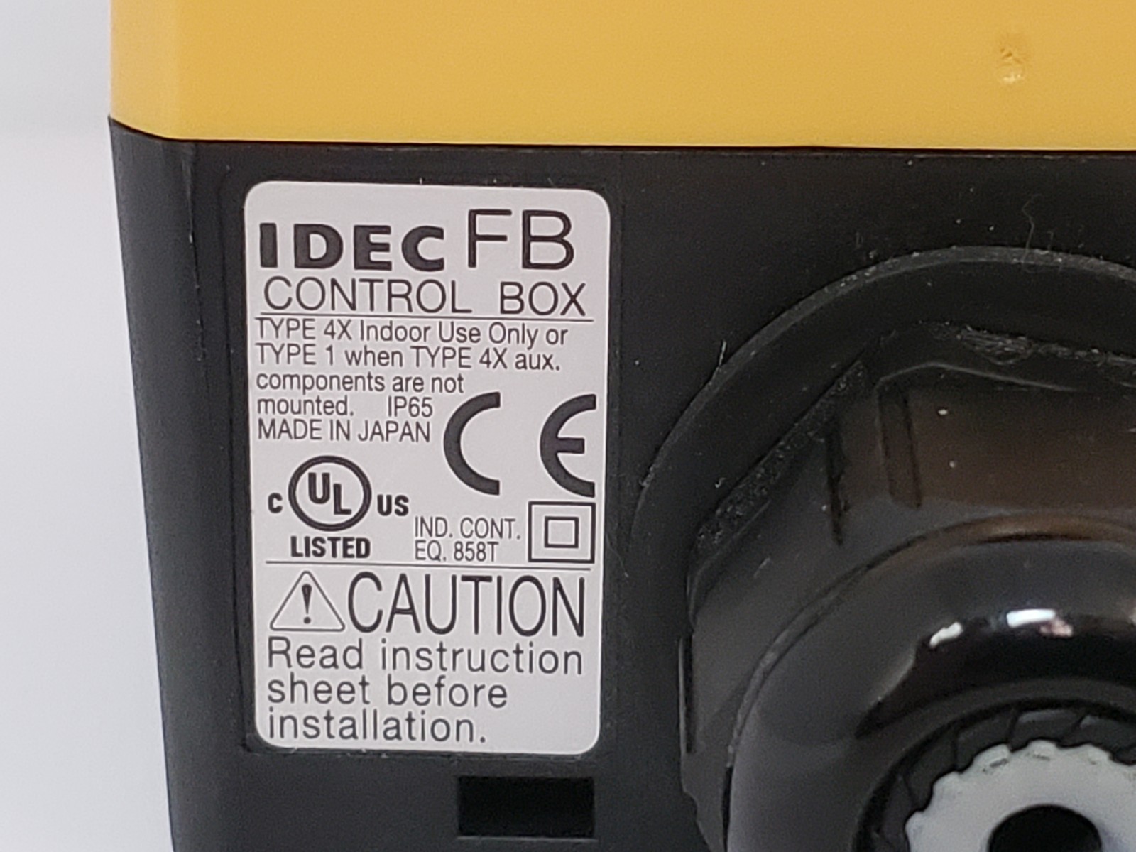 IDEC FB1W-XW1E-BV522MR ENCLOSURE BOX EMERGENCY STOP BUTTON NIB