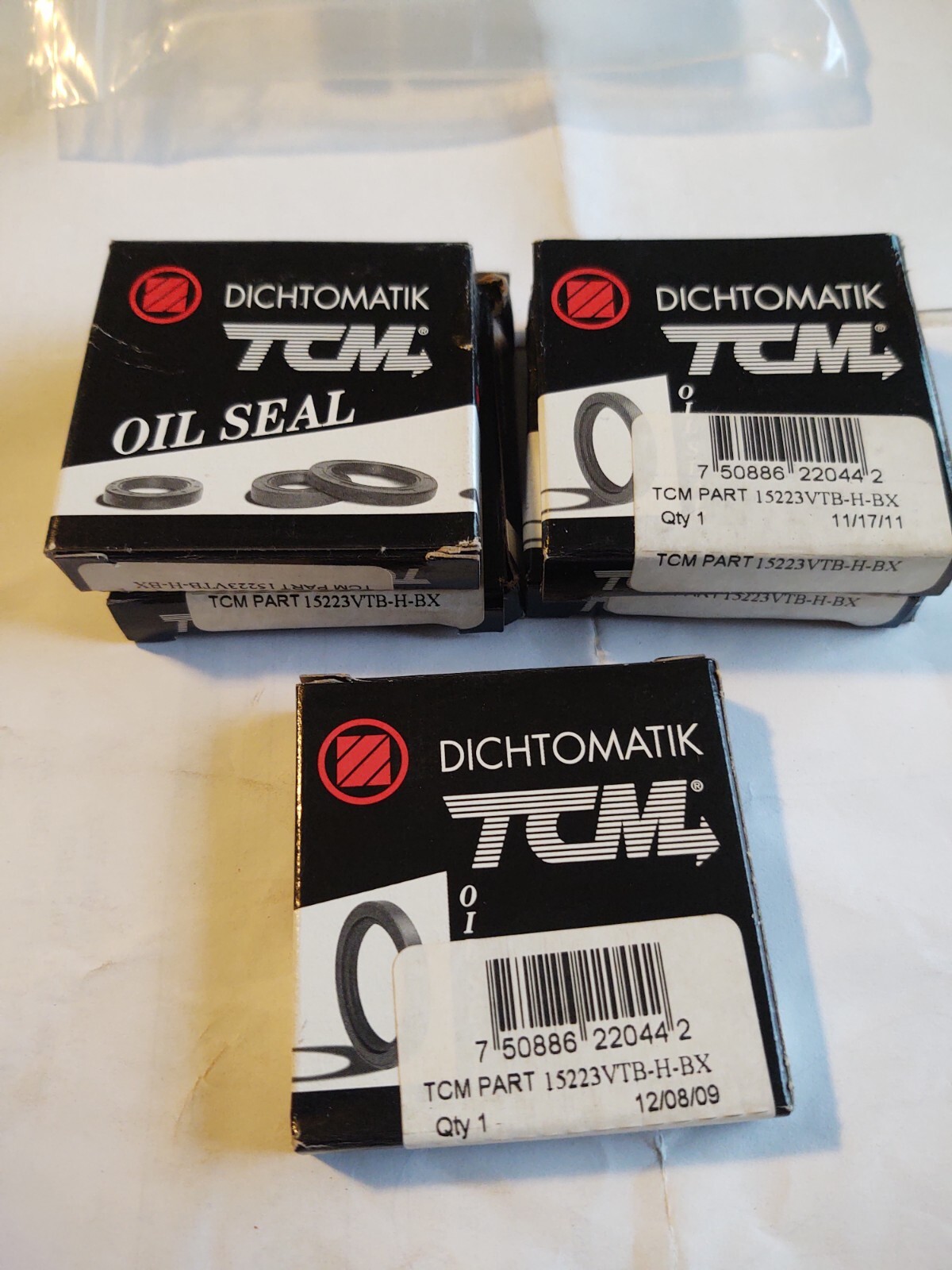 Lot of (5) TCM Oil Seals 15223VTB-H-BX by Dichtomatik 1.5″ Shaft 2.25″ Bore