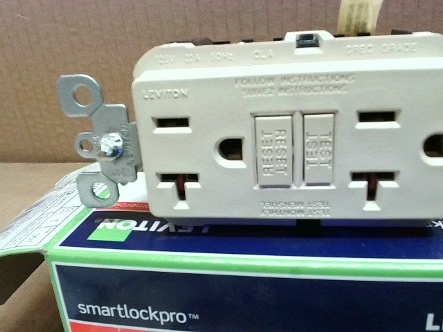 Leviton GFNT2-I Ivory Receptacle GFCI Outlet W/ Wallplate – New In Box
