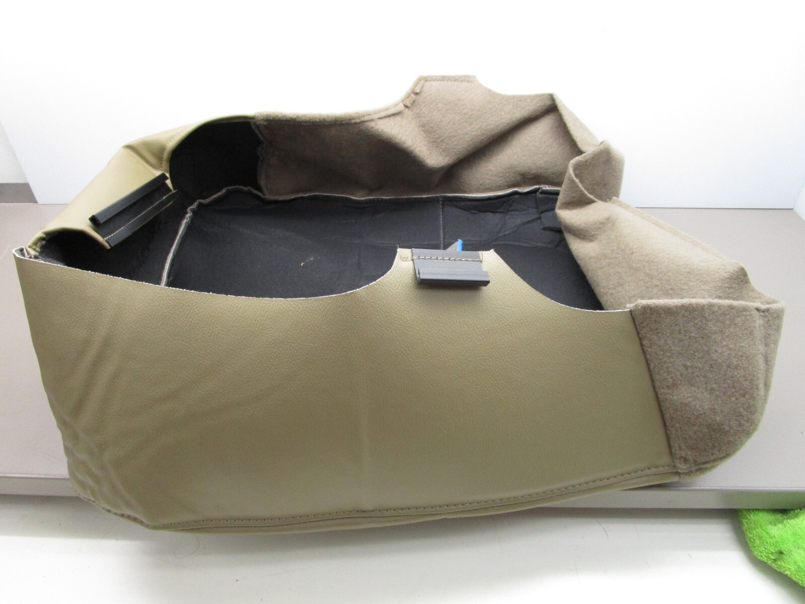 “The Seat Shop” Passenger Bottom Seat Cover Vinyl Medium Camel 08-10 F250