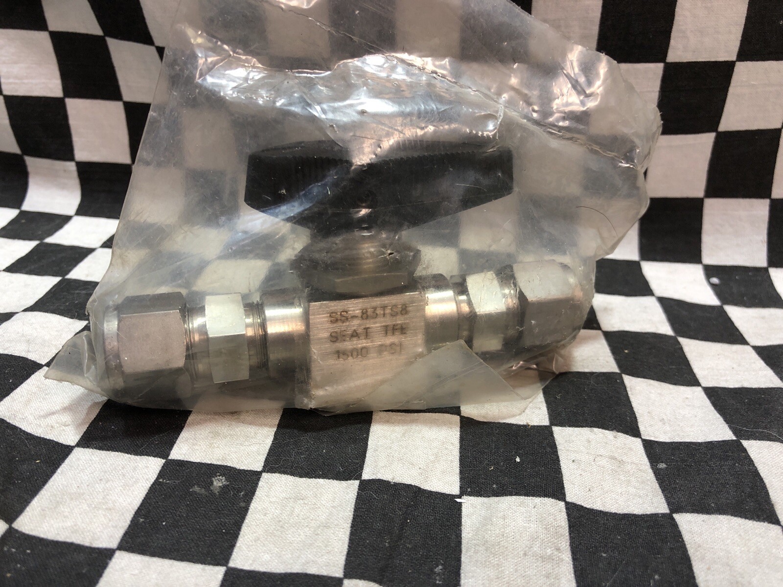 SWAGELOK Quarter-Turn Instrument Plug Valve, B-8P6T, B8P6T, Shipsameday#1542Q2