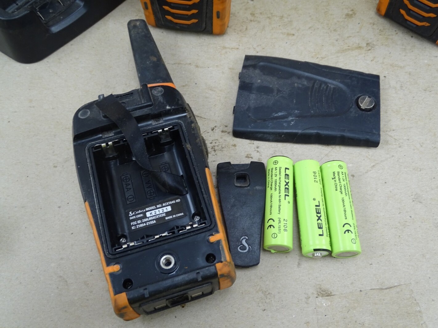 Cobra 3 MicroTalk 2-Way Radios & 2 Dual Charging Docks 22 Channels, ACXT645HD
