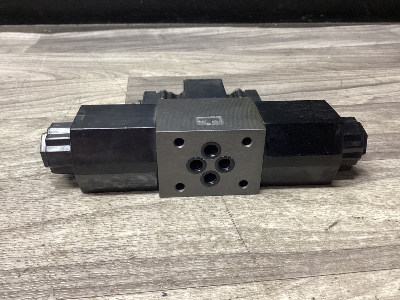 Yuken DSG-01-3C2-D24-50 DIRECTIONAL VALVE #114D80PR5