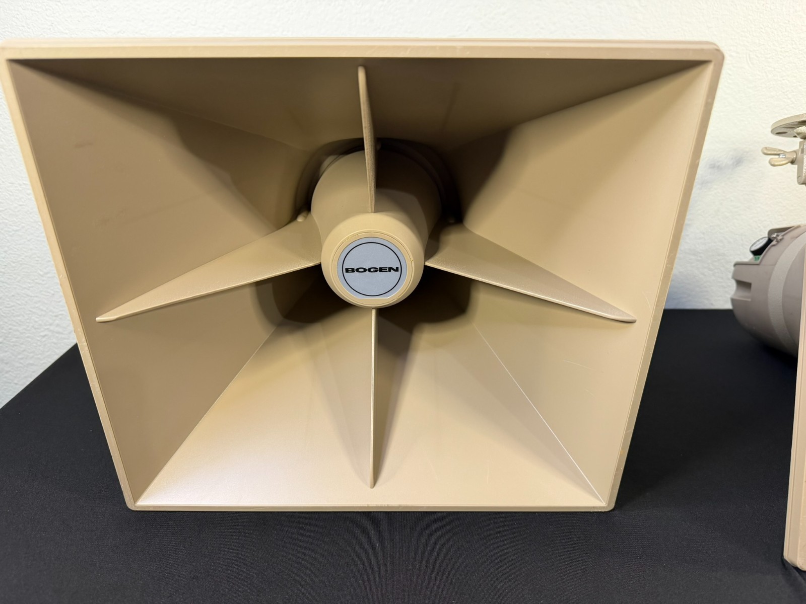 Bogen SAH15 Powered Horn Speakers Pair 24V PA Paging Speakers Read Description