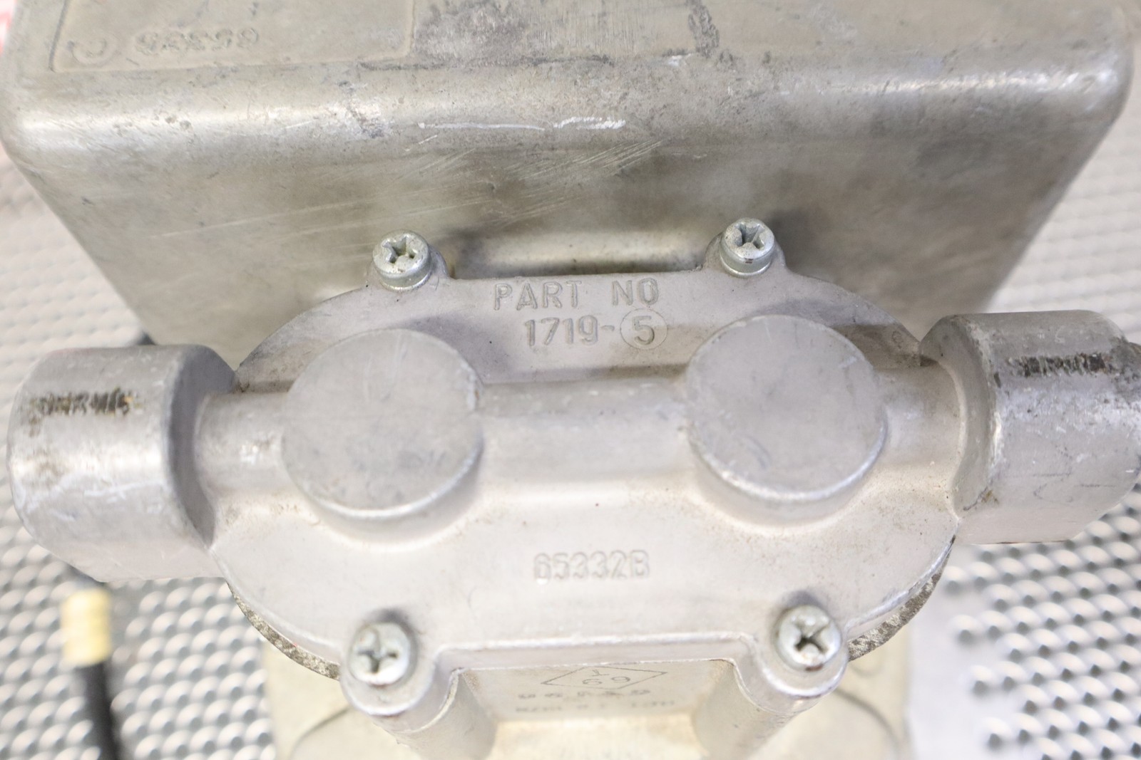 BF Goodrich 1819-11 Skid Control 1800-7 BM033786 Part # 1722 1719-5 1722-17 Used