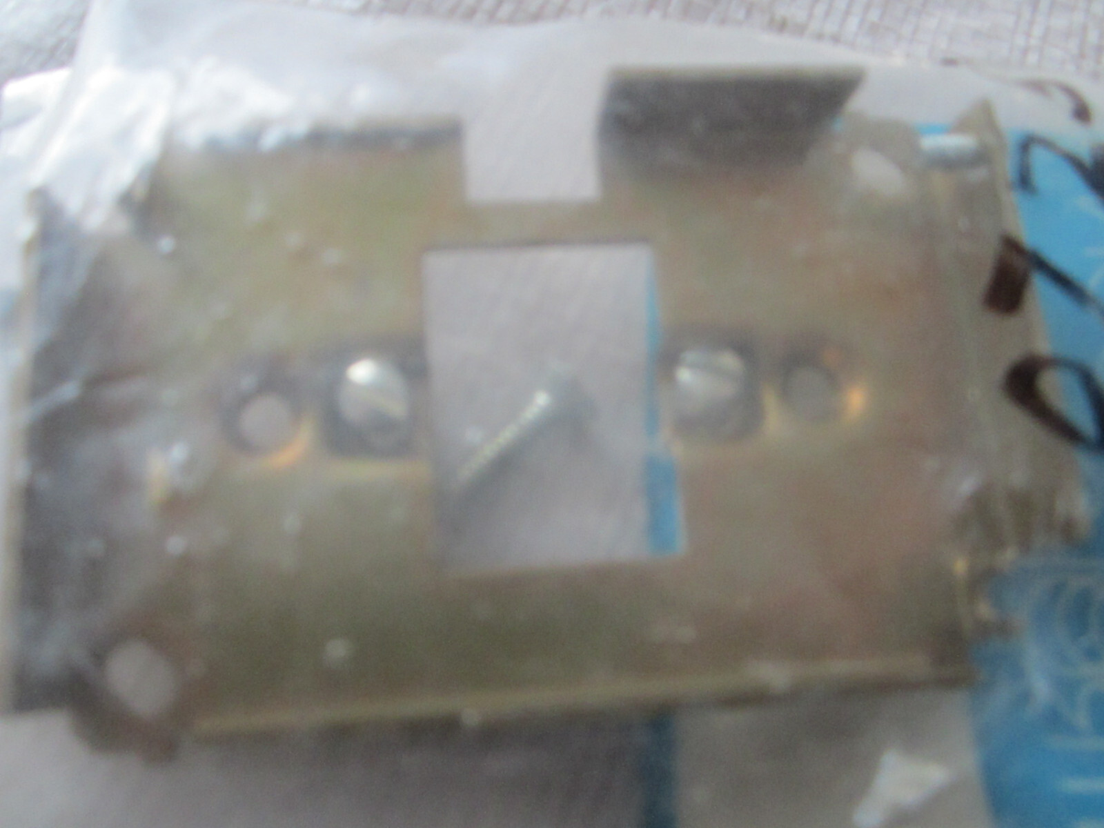 JOHNSON CONTROLS T-4002-6049 MOUNTING BRACKET WITH HARDWARE