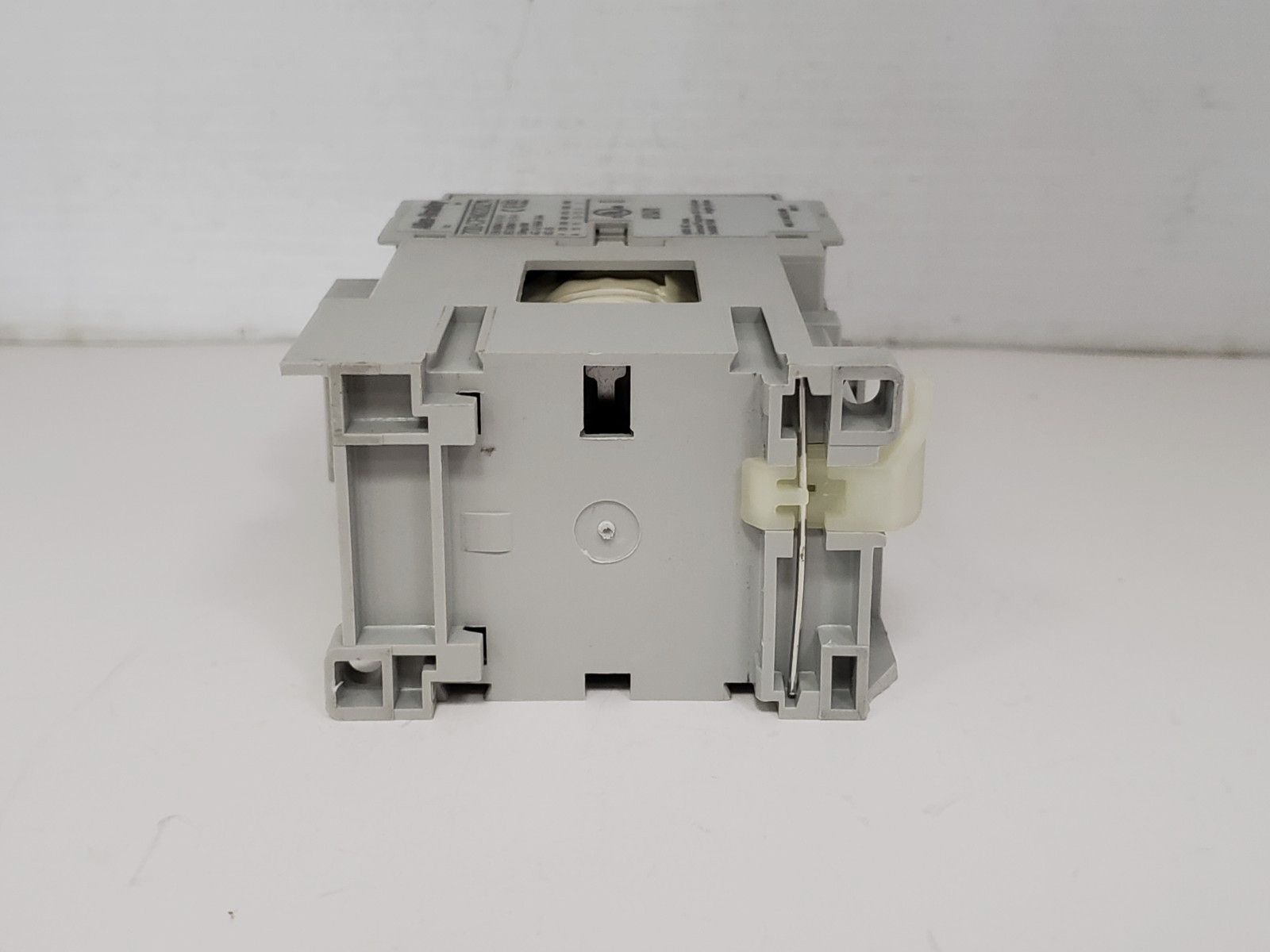 ALLEN BRADLEY 700-CFM220ZJ CONTROL RELAY 2 NO 2NC 24V DC SERIES A NNB