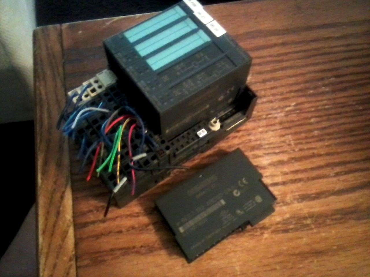 18 pc.. LOT . SIEMENS 6ES7-132-4BD00 6ES7-138 TM-E15C24 6ES7-193 TERMINAL MODULE