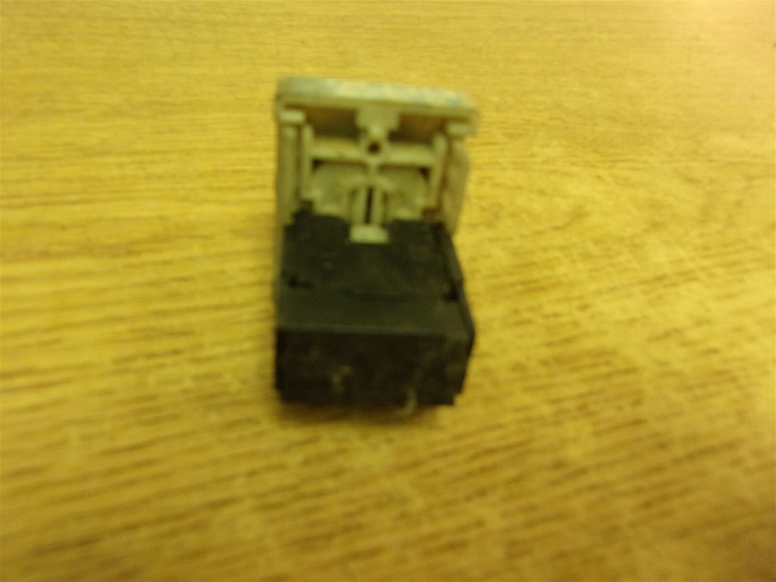 Fuji Electric AH25-F Green Push Button Switch *FREE SHIPPING*