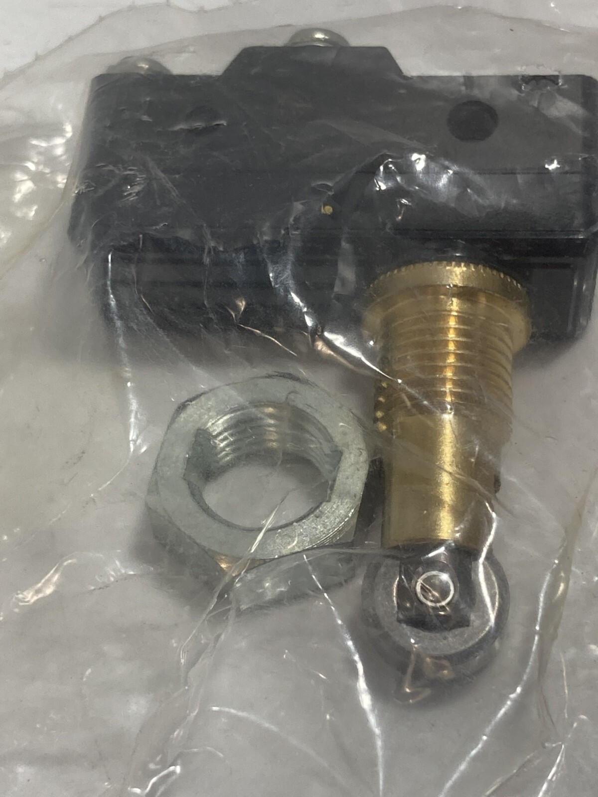 MICRO SWITCH BZ-3YQ8T LIMIT SWITCH ROLLER PLUNGER 5A 250VAC NIB