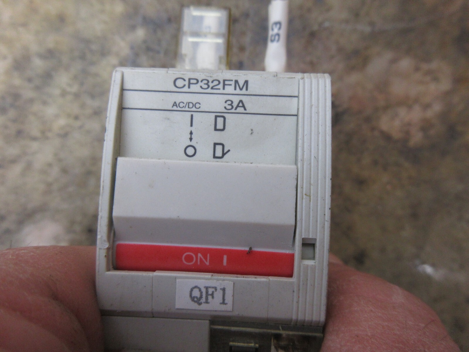 FUJI CIRCUIT PROTECTOR CP32FM/3W CP32F-M003 AC250V DC125V 41-24177 2.5KA