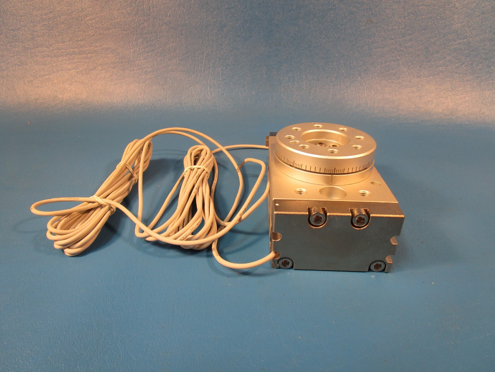 SMC MSQB20A-A93L, ROTARY ACTUATOR With TABLE