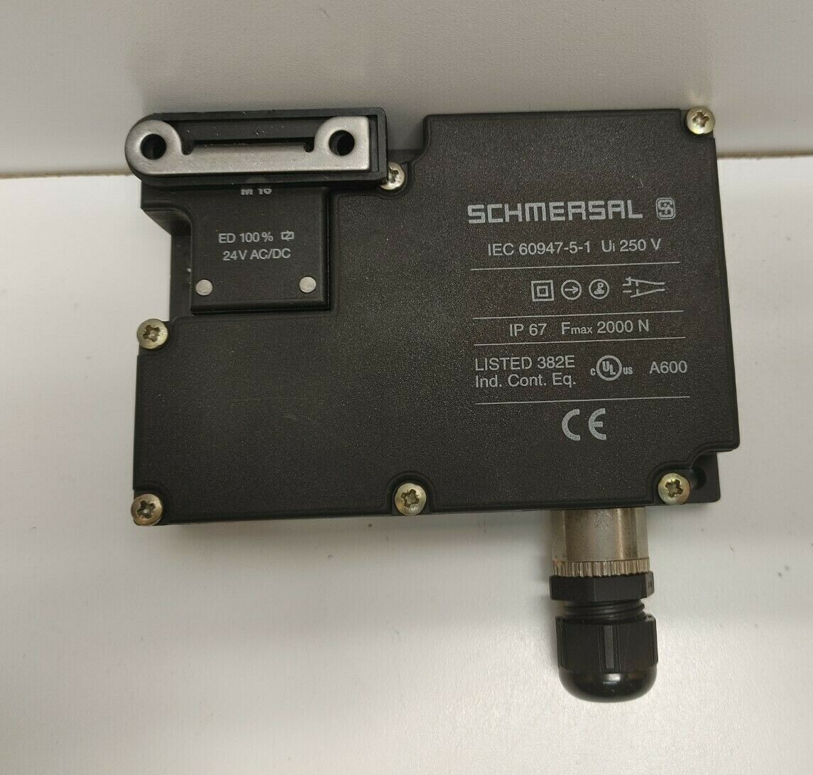 GUARANTEED! SCHMERSAL SAFETY INTERLOCK SWITCH AZM-161SK-33RKA-024