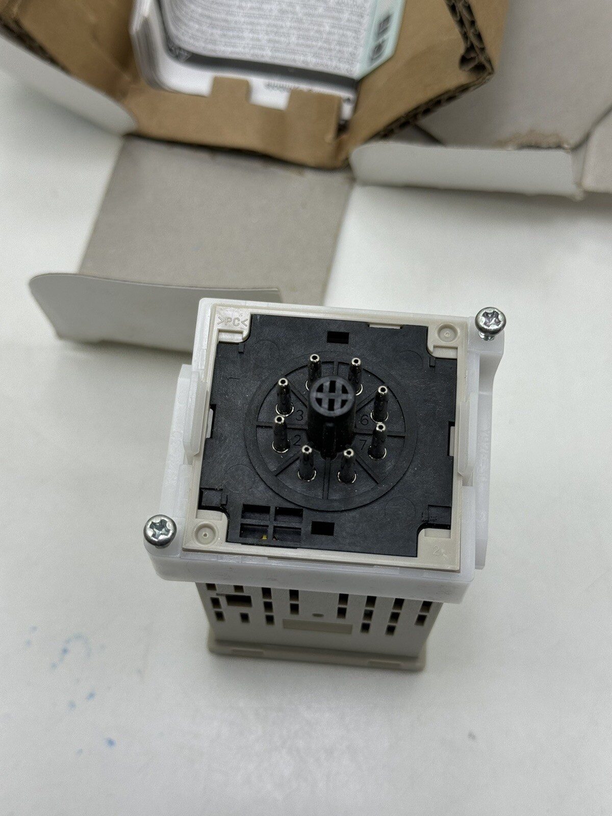 OMRON E5CS-RTU-W MULTI-RANGE TEMPERATURE CONTROLLER 100 To 240V AC