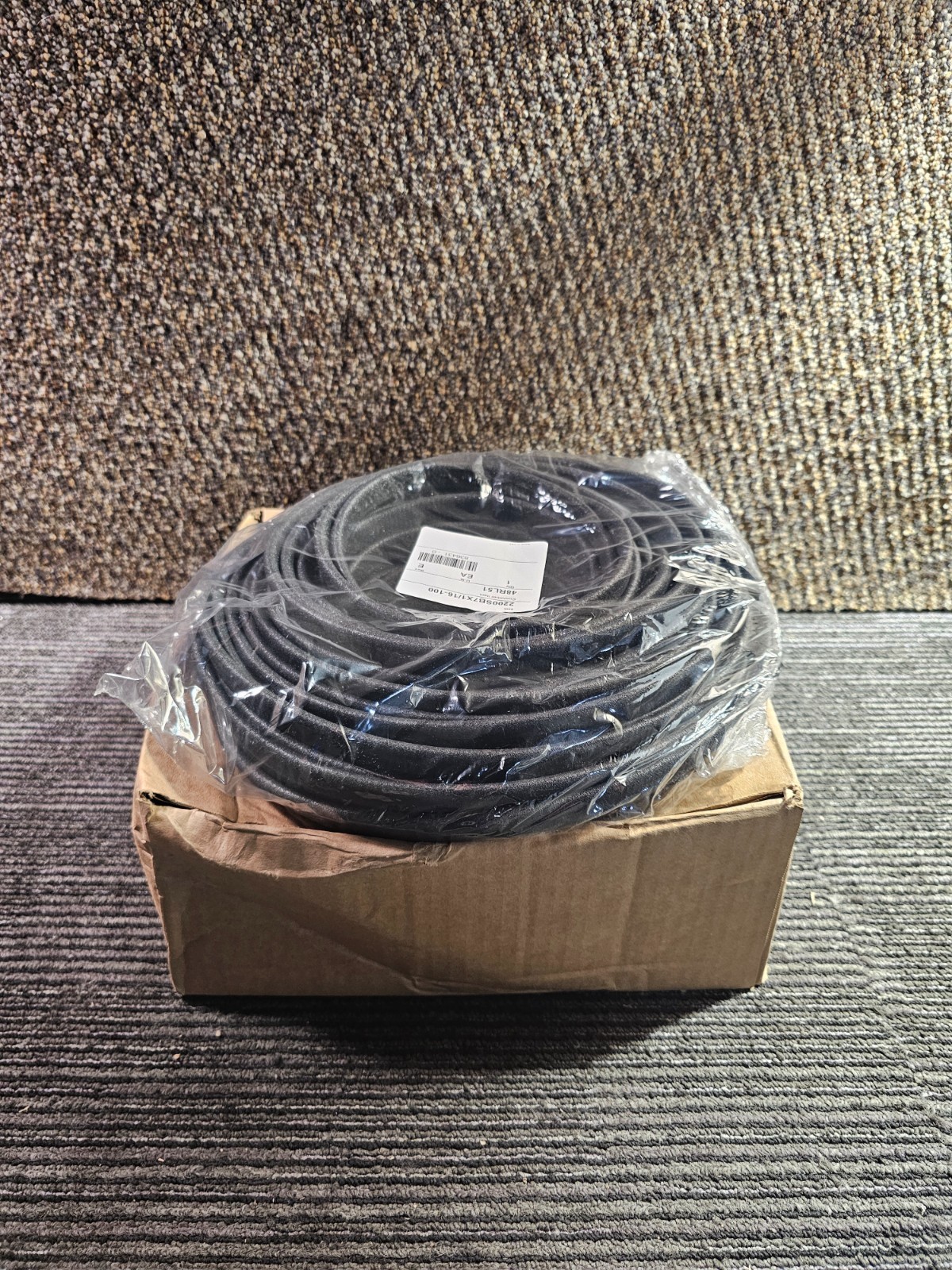 Edge Trim Single Gripping Finger, 100 ft Overall Lg, PVC Outer, 23/32 in Leg