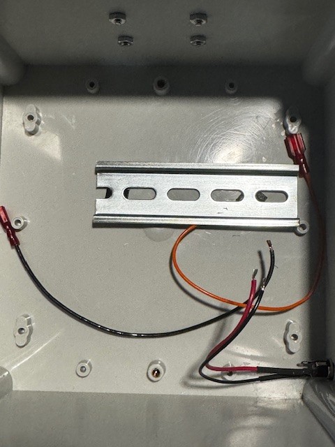 Sure-Fi Portable Power Enclosure, Adapter, HID MultiClass SE R40 With Bluetooth