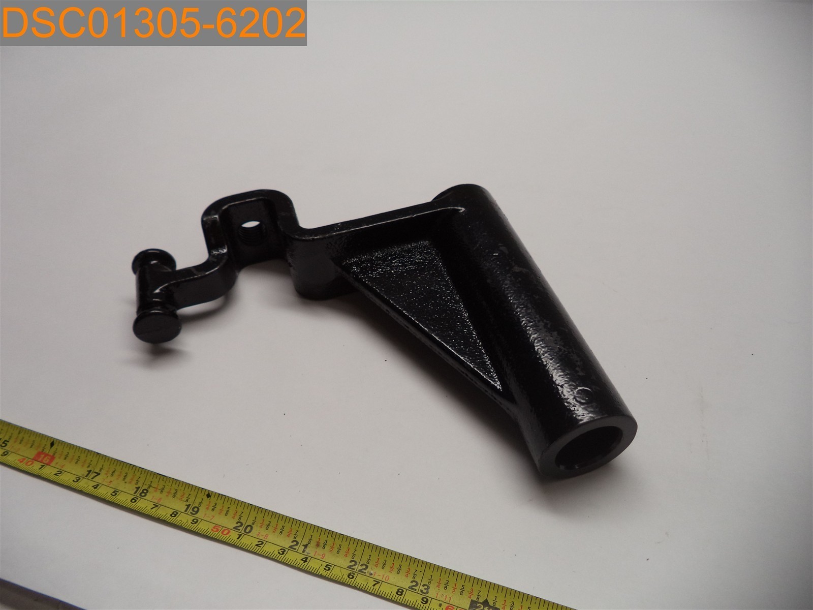 Black Bracket with Curviture w/ Pipe mounted to the Bracket, 105-1133 D4, 0806