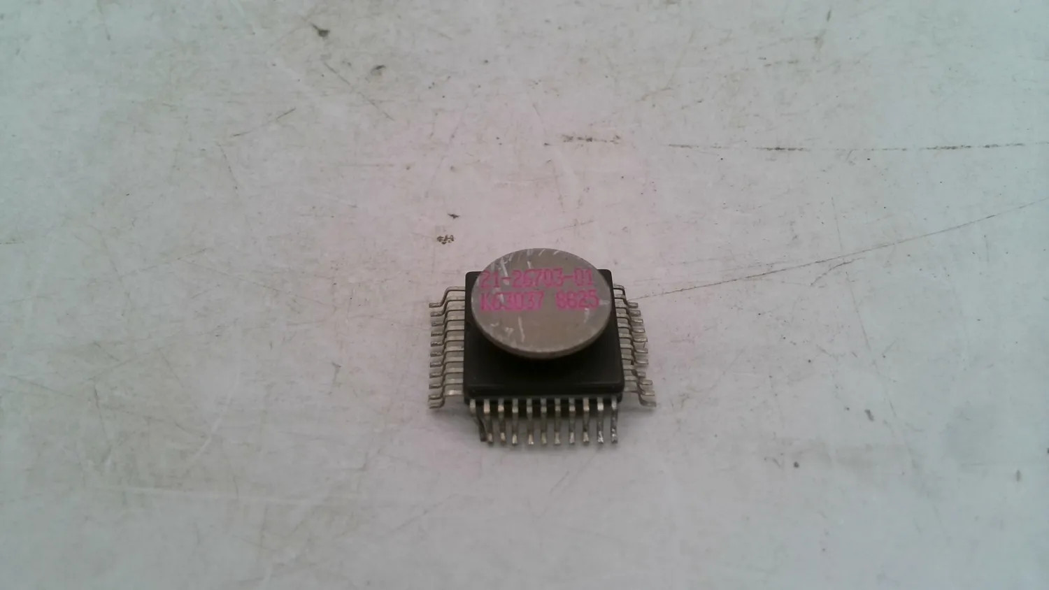 DIGITAL EQUIPMENT 21-26703-01 CUSTOM QFP IC VINTAGE DEC PART
