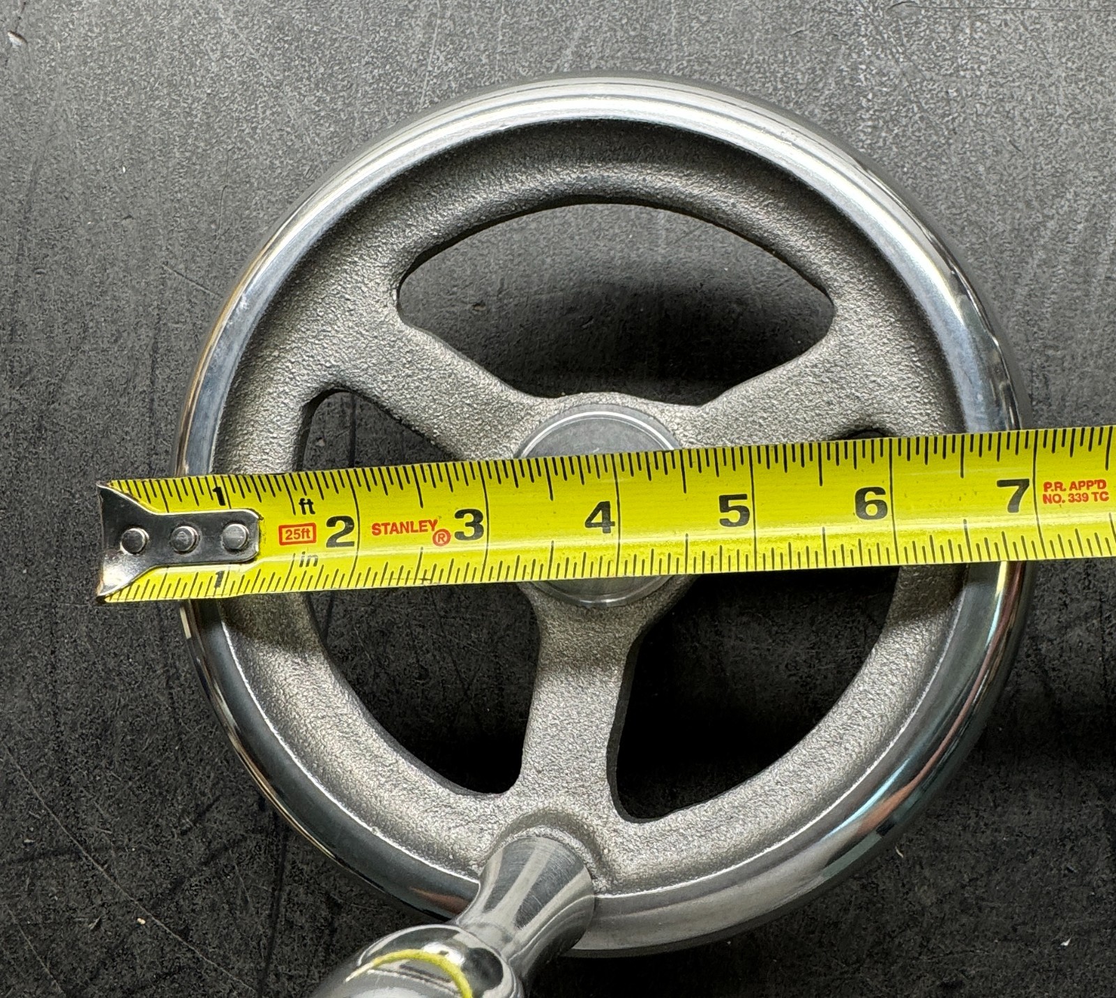 7″ 3 Spoke Handwheel w/ Handle.