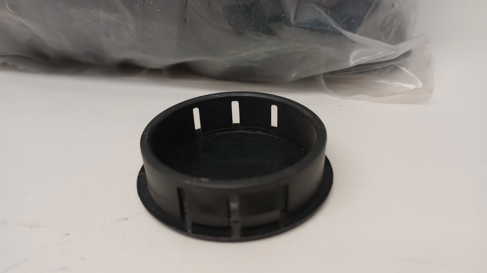 Essentra Type 62MP1500-75 Solid Locking Plug Hole 1.50″ Diameter (Pack Of 75)