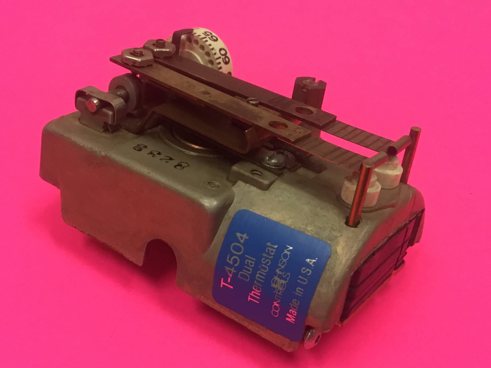 Johnson Controls – P/N: T-4504 – Dual Thermostat – UNUSED