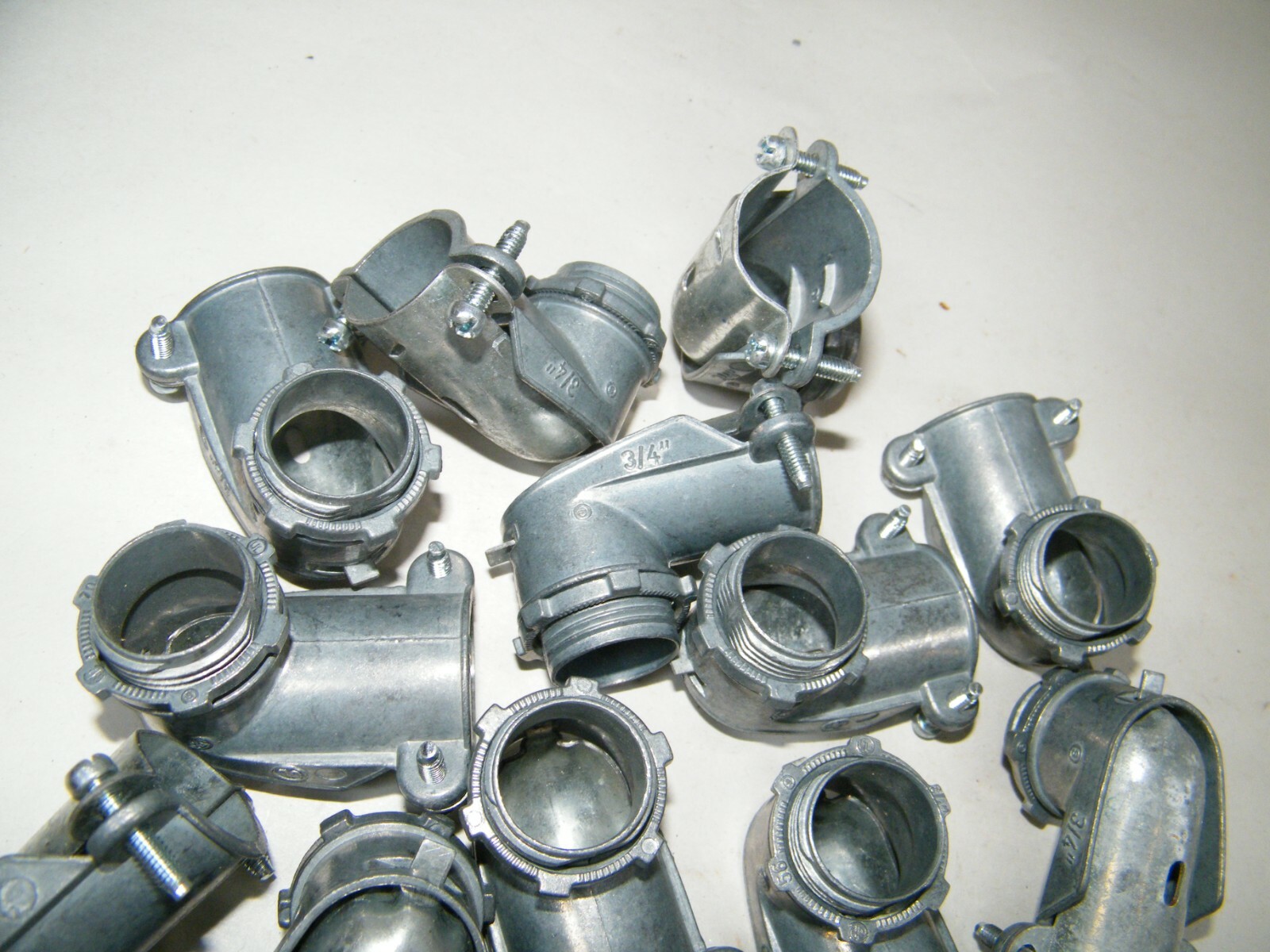 (20) CONDUIT FITTINGS CLAMP STYLE 90 DEGREE 3/4″ CONNECTOR