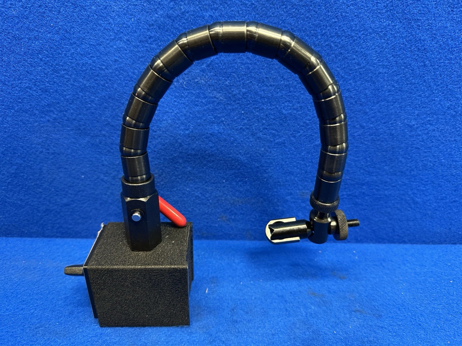 Westward 4Ky11A Magnetic V-Base, Flexible Post