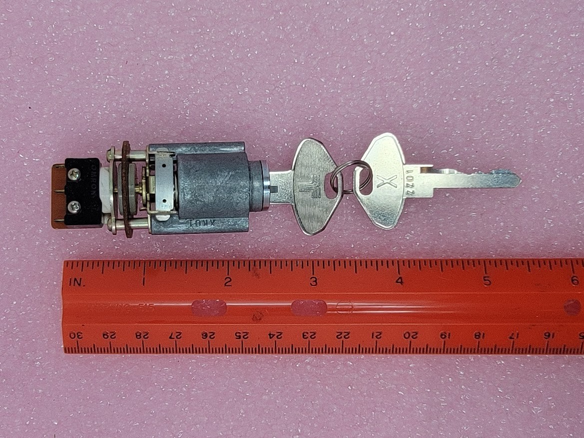 SMK – XK01 KEY SWITCH – Switch, Key, SPDT, 3 Access Levels. New